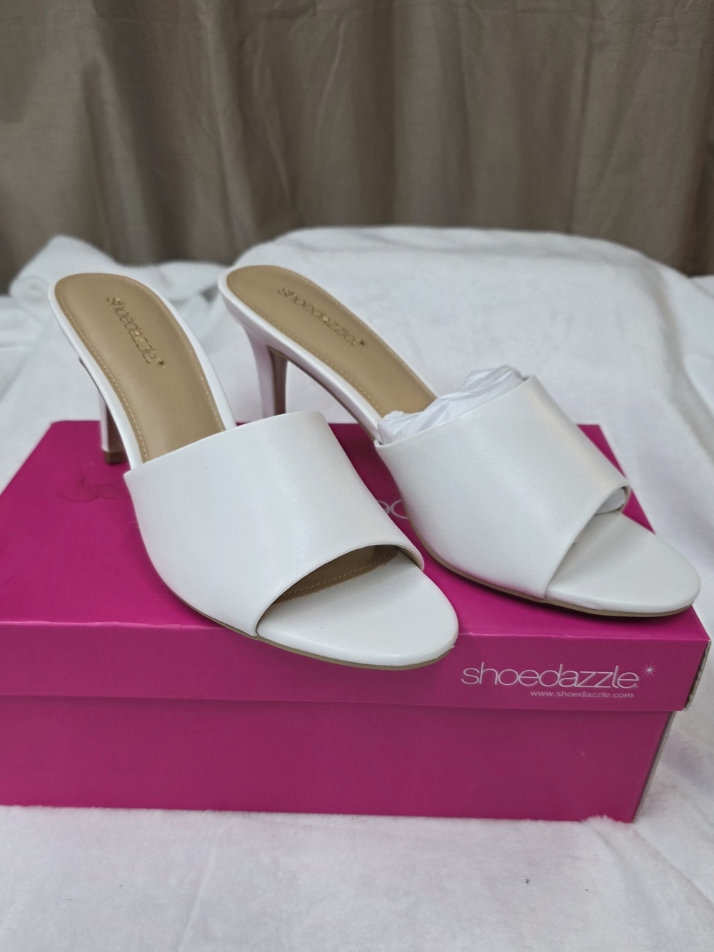 Womens Shoe Dazzle White Open-Toe Slide Heels